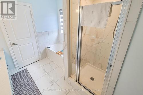 7 Rowley Street, Brantford, ON - Indoor Photo Showing Bathroom