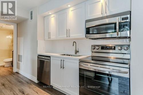 54-304 - 1235 Deerhurst Drive, Huntsville, ON - Indoor Photo Showing Kitchen With Upgraded Kitchen