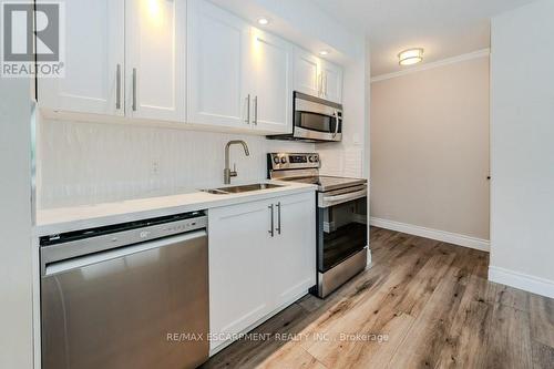 54-304 - 1235 Deerhurst Drive, Huntsville, ON - Indoor Photo Showing Kitchen