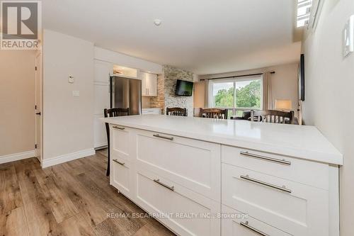 54-304 - 1235 Deerhurst Drive, Huntsville, ON - Indoor Photo Showing Kitchen