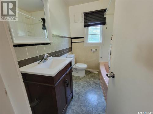 273 1St Avenue W, Unity, SK - Indoor Photo Showing Bathroom