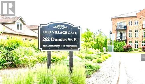 210 - 262 Dundas Street E, Hamilton (Waterdown), ON - Outdoor