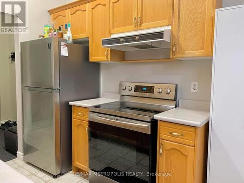 210 - 262 Dundas Street E, Hamilton (Waterdown), ON - Indoor Photo Showing Kitchen