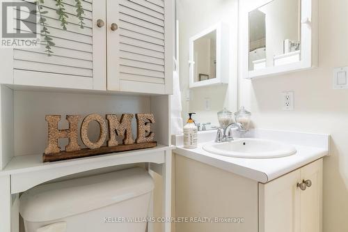 216 - 125 Wilson Street W, Hamilton (Ancaster), ON - Indoor Photo Showing Bathroom