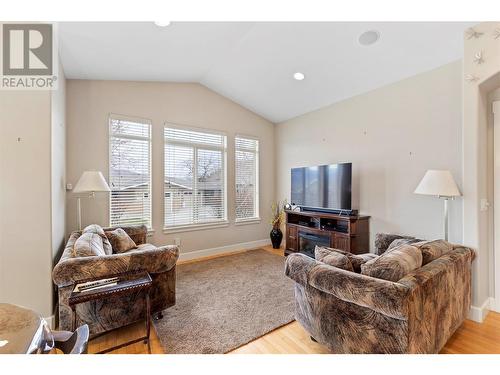 4035 Gellatly Road S Unit# 275, West Kelowna, BC - Indoor Photo Showing Living Room