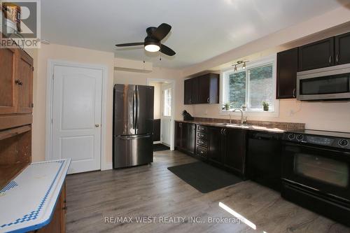 27 Victoria Boulevard, East Garafraxa, ON - Indoor Photo Showing Kitchen