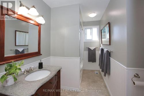 27 Victoria Boulevard, East Garafraxa, ON - Indoor Photo Showing Bathroom