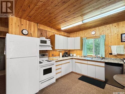 300 Loon Drive, Big Shell, SK - Indoor Photo Showing Kitchen