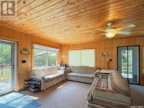 300 Loon Drive, Big Shell, SK - Indoor Photo Showing Living Room