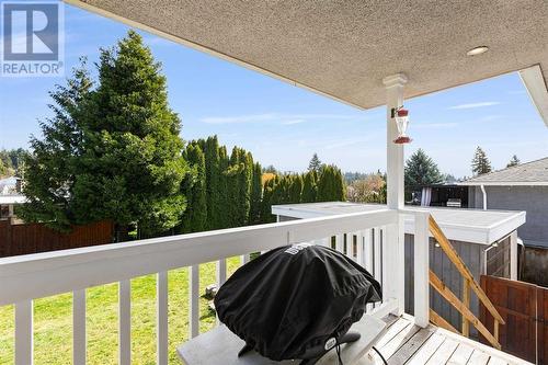727 Linton Street, Coquitlam, BC - Outdoor With Exterior