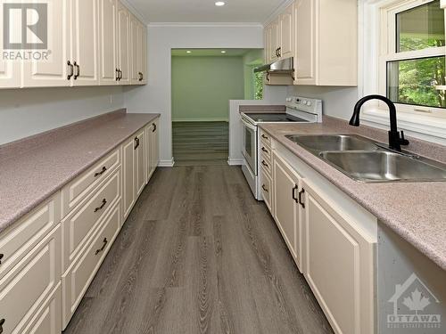 3854 Prince Of Wales Drive, Ottawa, ON - Indoor Photo Showing Kitchen With Double Sink