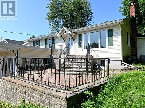 3854 Prince Of Wales Drive, Ottawa, ON - Outdoor