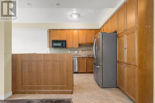 1 - 47 Marina Point Crescent, Hamilton (Stoney Creek), ON - Indoor Photo Showing Kitchen