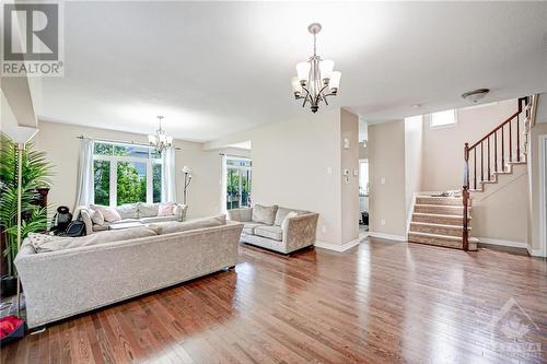 536 Golden Sedge Way, Ottawa, ON - Indoor Photo Showing Living Room