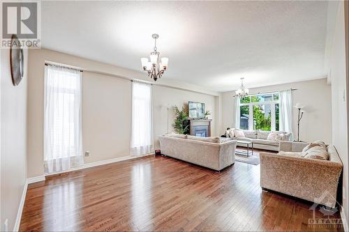 536 Golden Sedge Way, Ottawa, ON - Indoor Photo Showing Living Room