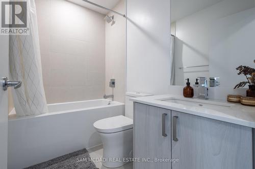 1004 - 1 Cardiff Road, Toronto (Mount Pleasant East), ON - Indoor Photo Showing Bathroom