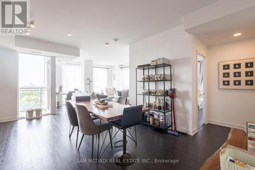 1004 - 1 Cardiff Road, Toronto (Mount Pleasant East), ON - Indoor Photo Showing Dining Room