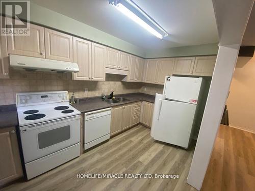 44 Mistleflower Court, Richmond Hill (Oak Ridges), ON - Indoor Photo Showing Kitchen With Double Sink