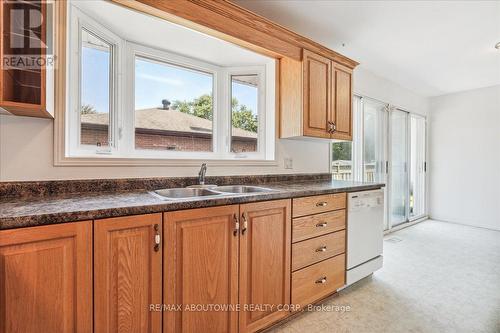 5352 Spruce Avenue, Burlington (Appleby), ON - Indoor Photo Showing Kitchen With Double Sink