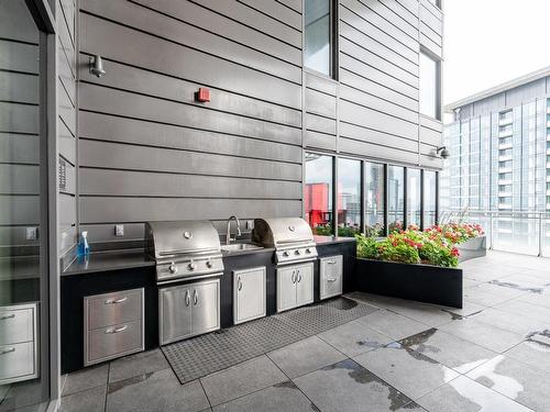 Patio - 2007-405 Rue De La Concorde, Montréal (Ville-Marie), QC -  Photo Showing Kitchen