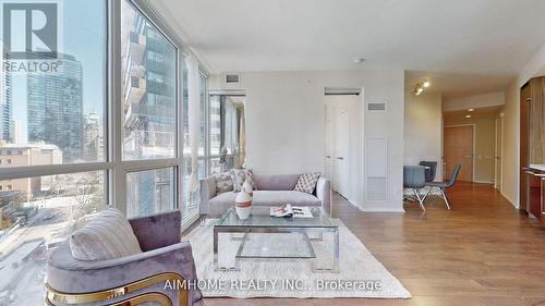 909 - 45 Charles Street E, Toronto (Church-Yonge Corridor), ON - Indoor Photo Showing Living Room