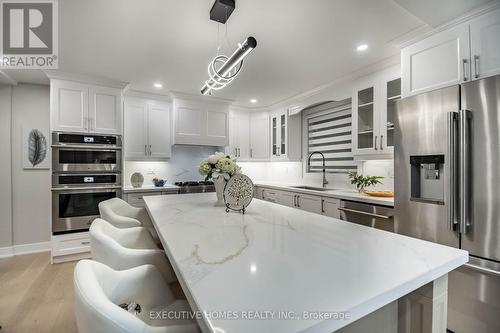 185 Hendrie Avenue, Burlington (Lasalle), ON - Indoor Photo Showing Kitchen With Upgraded Kitchen