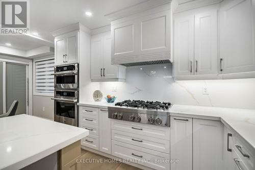 185 Hendrie Avenue, Burlington (Lasalle), ON - Indoor Photo Showing Kitchen With Upgraded Kitchen