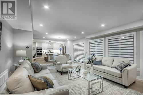 185 Hendrie Avenue, Burlington (Lasalle), ON - Indoor Photo Showing Living Room