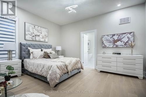 185 Hendrie Avenue, Burlington (Lasalle), ON - Indoor Photo Showing Bedroom