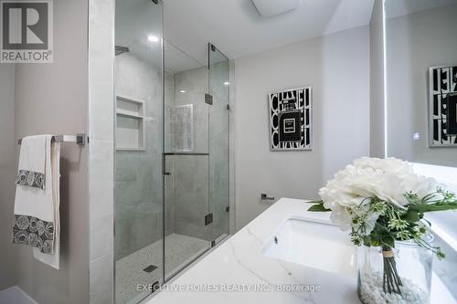 185 Hendrie Avenue, Burlington (Lasalle), ON - Indoor Photo Showing Bathroom