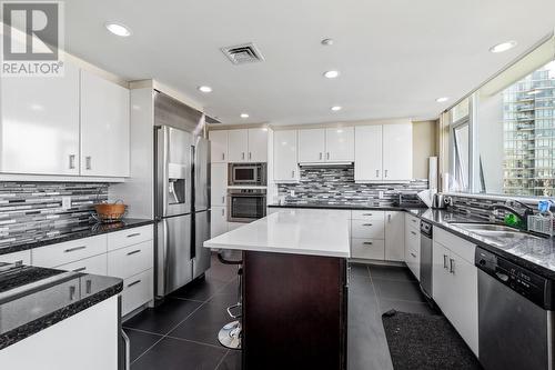 1X01 1777 Bayshore Drive, Vancouver, BC - Indoor Photo Showing Kitchen With Upgraded Kitchen