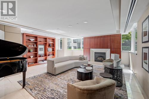 1X01 1777 Bayshore Drive, Vancouver, BC - Indoor Photo Showing Living Room With Fireplace