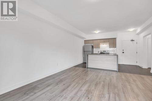 111 - 4 Spice Way, Barrie, ON - Indoor Photo Showing Kitchen