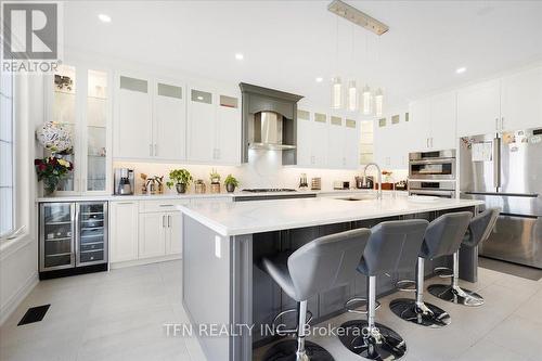 220 Great Falls Boulevard, Hamilton (Waterdown), ON - Indoor Photo Showing Kitchen With Upgraded Kitchen