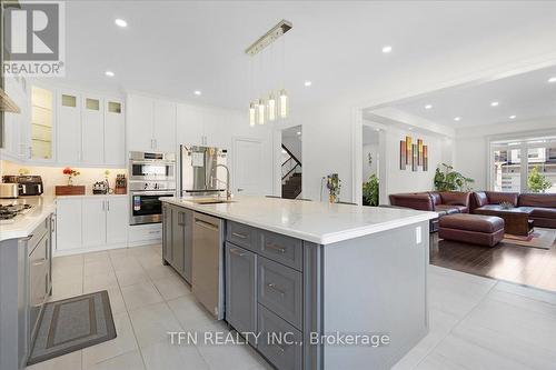 220 Great Falls Boulevard, Hamilton (Waterdown), ON - Indoor Photo Showing Kitchen With Upgraded Kitchen