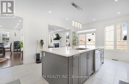 220 Great Falls Boulevard, Hamilton (Waterdown), ON - Indoor Photo Showing Kitchen