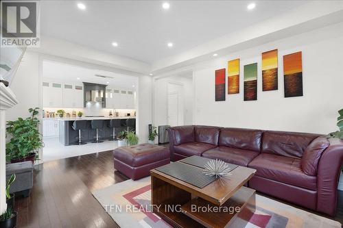 220 Great Falls Boulevard, Hamilton (Waterdown), ON - Indoor Photo Showing Living Room