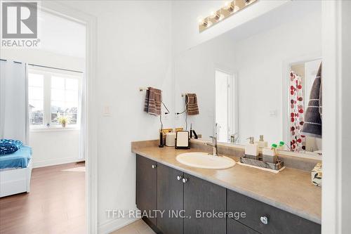 220 Great Falls Boulevard, Hamilton (Waterdown), ON - Indoor Photo Showing Bathroom