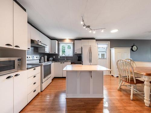 Kitchen - 6 Rue Francine, Saint-Jean-Sur-Richelieu, QC - Indoor Photo Showing Kitchen