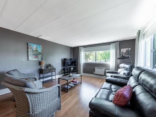 Living room - 6 Rue Francine, Saint-Jean-Sur-Richelieu, QC - Indoor Photo Showing Living Room