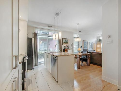 Kitchen - 2460 Rue Des Francs-Bourgeois, Boisbriand, QC - Indoor Photo Showing Kitchen With Upgraded Kitchen