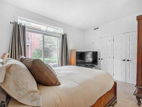 Master bedroom - 2460 Rue Des Francs-Bourgeois, Boisbriand, QC - Indoor Photo Showing Bedroom