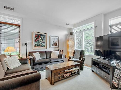 Living room - 2460 Rue Des Francs-Bourgeois, Boisbriand, QC - Indoor Photo Showing Living Room