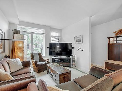 Living room - 2460 Rue Des Francs-Bourgeois, Boisbriand, QC - Indoor Photo Showing Living Room