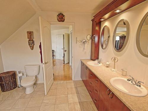 Salle de bains attenante Ã  la CCP - 74 Rue Antoine-Forestier, Carignan, QC - Indoor Photo Showing Bathroom