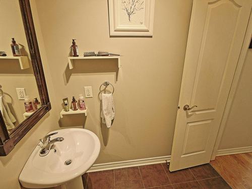 Salle d'eau - 74 Rue Antoine-Forestier, Carignan, QC - Indoor Photo Showing Bathroom