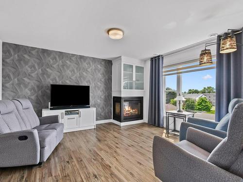 Salon - 302-507 Rue Castonguay, Saint-Jérôme, QC - Indoor Photo Showing Living Room With Fireplace