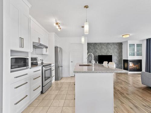 Cuisine - 302-507 Rue Castonguay, Saint-Jérôme, QC - Indoor Photo Showing Kitchen With Fireplace With Upgraded Kitchen