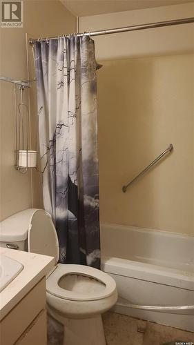 417 3Rd Street S, Wakaw, SK - Indoor Photo Showing Bathroom