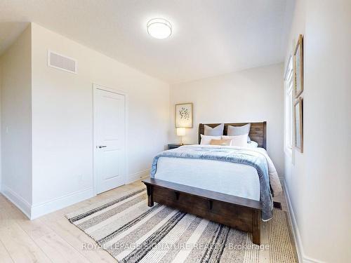 422 Humphrey St, Hamilton, ON - Indoor Photo Showing Bedroom